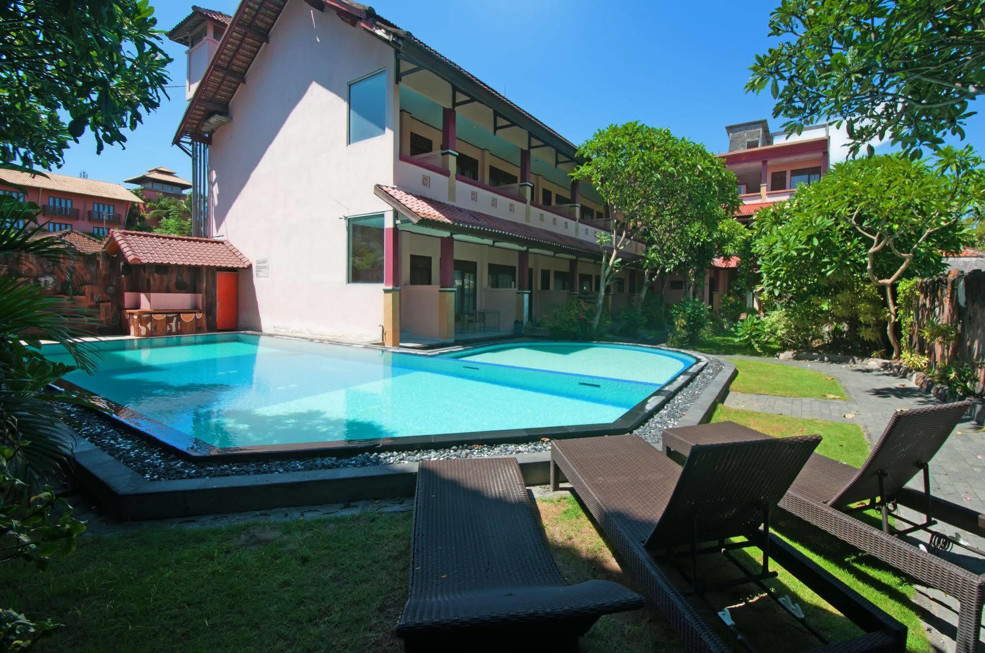Pesona Beach Inn Kuta  Exterior photo