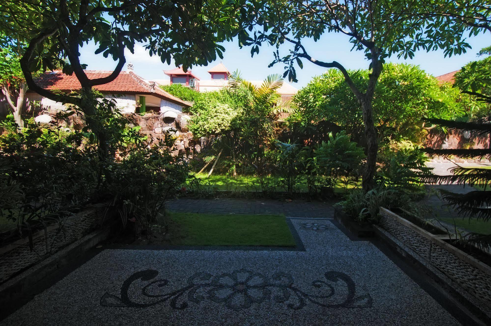 Pesona Beach Inn Kuta  Exterior photo